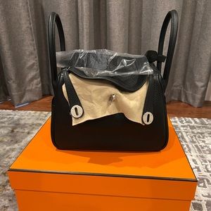 Brand New Lindy 26 PHW Clemence Noir Shoulder Bag